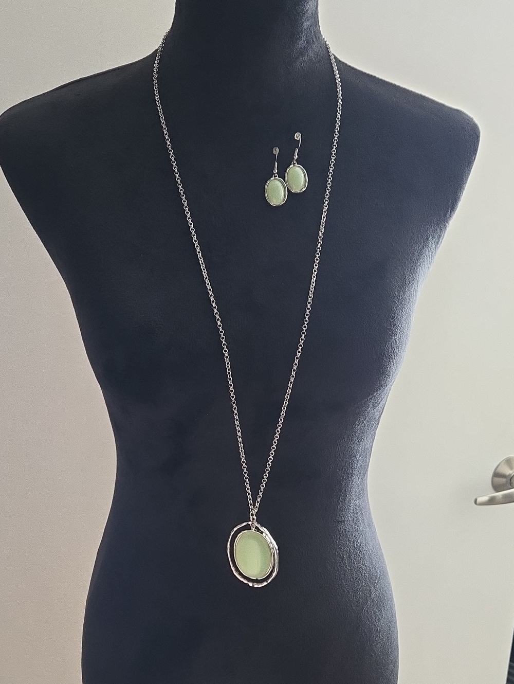 💣3/$15 Silvertone Necklace and Earrings Set with Light Green Stones